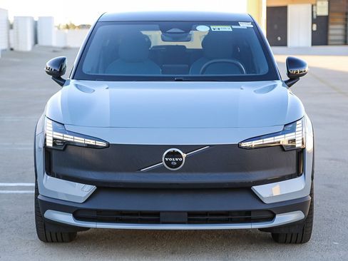 New 2026 Volvo EX30 Cross Country Ultra image 2