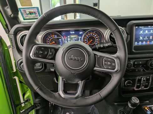 Used 2018 Jeep Wrangler Unlimited Sahara AWD/4WD image 21