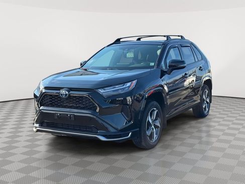 Used 2022 Toyota RAV4 SE image 3