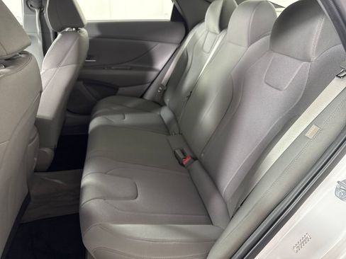 Certified 2024 Hyundai Elantra SE FWD image 15