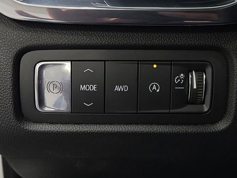 Used 2025 GMC Acadia Elevation image 29