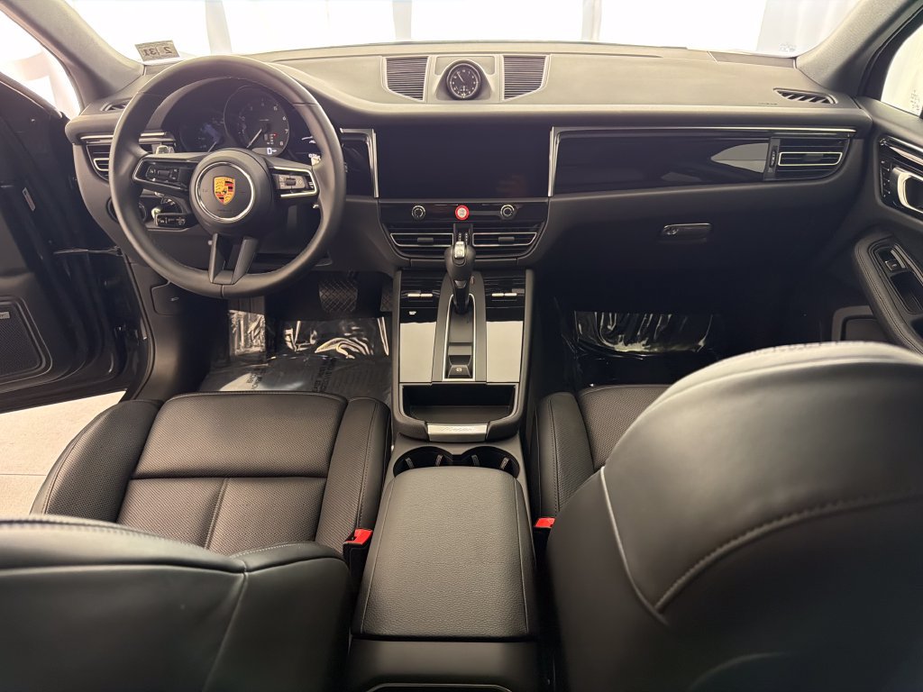Certified 2026 Porsche Macan AWD/4WD image 17