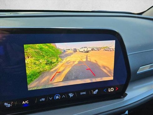 Used 2026 Chevrolet Traverse LT FWD image 14