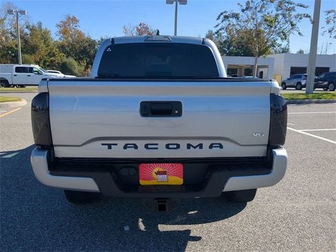 Used 2020 Toyota Tacoma TRD Sport image 5