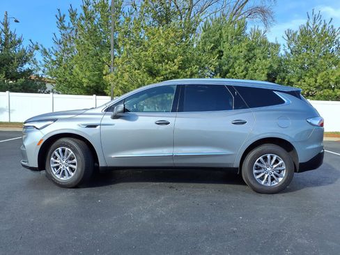 Used 2024 Buick Enclave Essence image 31