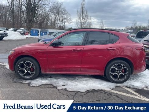 Used 2022 Alfa Romeo Stelvio Veloce image 4