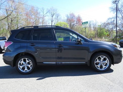 Used 2018 Subaru Forester 2.5i Touring AWD/4WD image 4