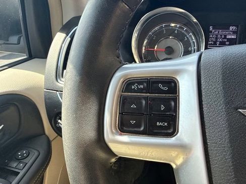 Used 2013 Chrysler Town & Country Touring-L w/ Driver Convenience Group FWD image 26