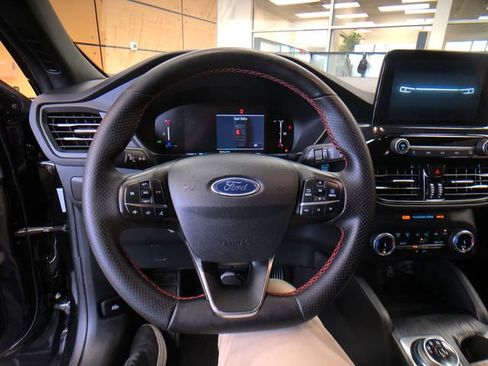 Used 2025 Ford Escape ST-Line AWD/4WD image 13