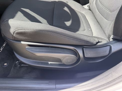 Used 2025 Hyundai Tucson SE image 30