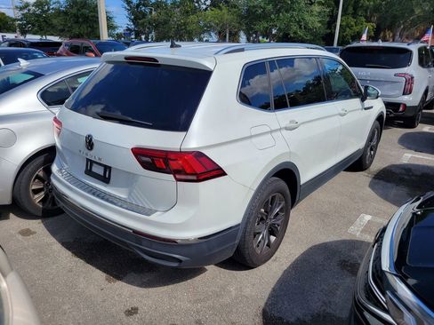 Used 2023 Volkswagen Tiguan SE FWD image 2