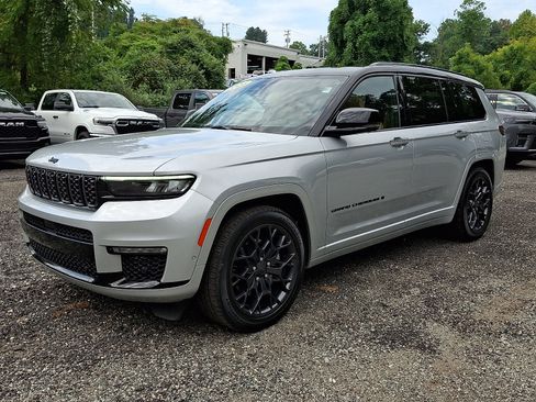 Used 2025 Jeep Grand Cherokee L Summit AWD/4WD image 3