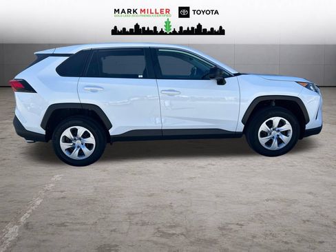 Certified 2022 Toyota RAV4 LE AWD/4WD image 7