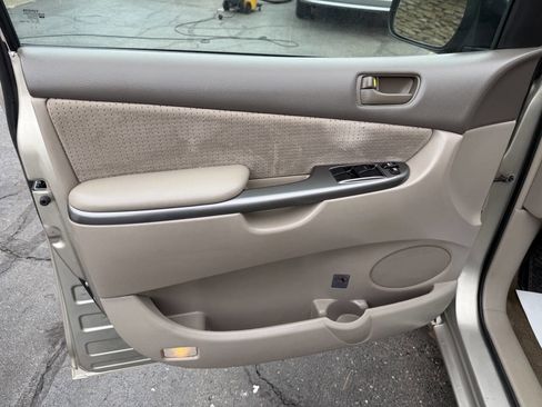 Used 2009 Toyota Sienna LE image 9