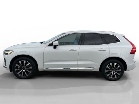 Used 2023 Volvo XC60 B5 Plus image 2