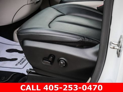 Used 2024 Chrysler Pacifica Limited FWD image 33
