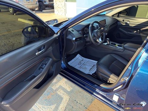 Used 2022 Nissan Altima 2.5 SR image 12