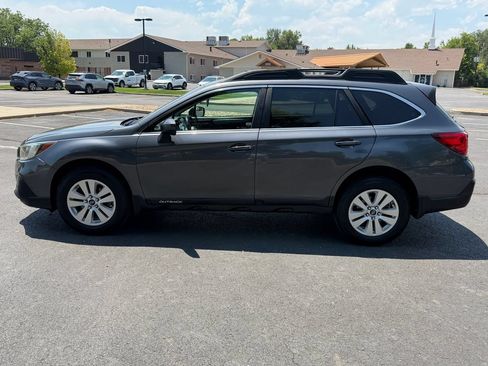 Used 2018 Subaru Outback 2.5i Premium AWD/4WD image 9