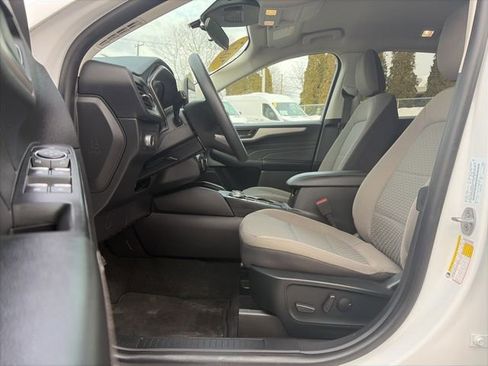 Used 2022 Ford Escape SE image 18