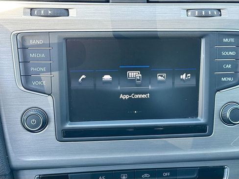 Used 2017 Volkswagen Golf S image 16