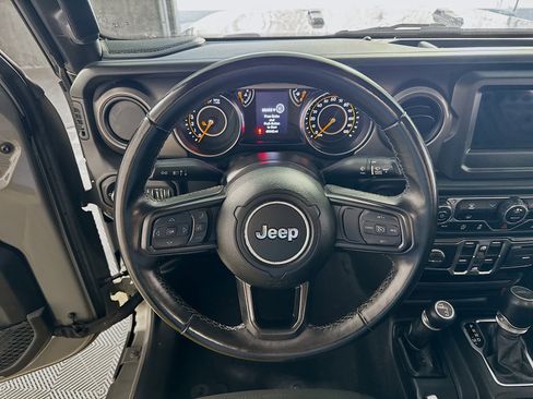 Used 2022 Jeep Gladiator Sport image 13