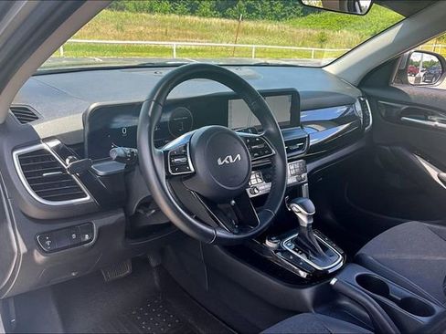 Used 2024 Kia Seltos S AWD/4WD image 17