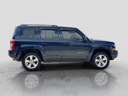 Used 2015 Jeep Patriot Latitude AWD/4WD image 9