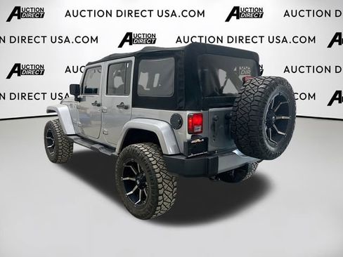 Used 2016 Jeep Wrangler Unlimited Sahara w/ Connectivity Group AWD/4WD image 5