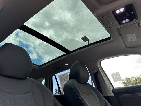 Certified 2026 Volkswagen Tiguan SE w/ Panoramic Sunroof Package AWD/4WD image 17