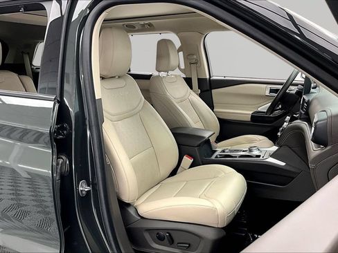 Used 2024 Ford Explorer Platinum w/ Technology Package AWD/4WD image 7