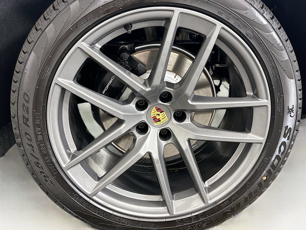 Used 2026 Porsche Macan AWD/4WD image 32