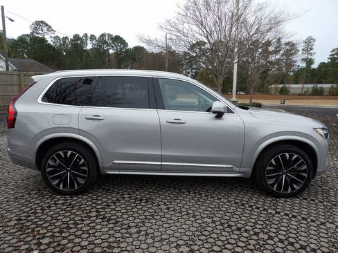 Certified 2025 Volvo XC90 B6 Plus image 5