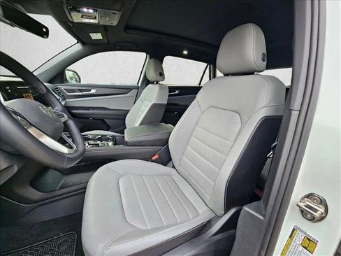 Used 2025 Volkswagen Atlas Cross Sport SEL R-Line image 11