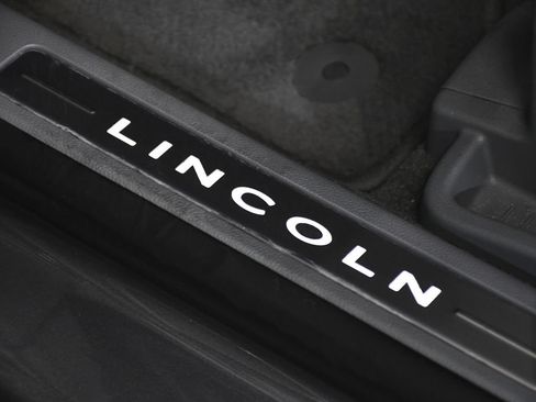 Used 2022 Lincoln Nautilus Reserve w/ Cargo Utility Package AWD/4WD image 11