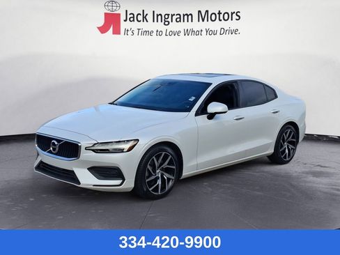 Used 2020 Volvo S60 T5 Momentum image 1