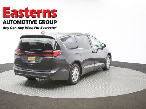 Used 2023 Chrysler Pacifica Touring-L FWD image 39