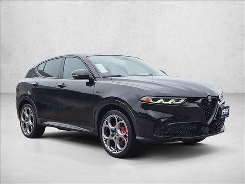 Used 2024 Alfa Romeo Tonale Veloce AWD/4WD image 3
