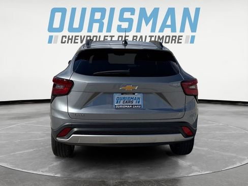 Certified 2025 Chevrolet Trax LT w/ Driver Confidence Package FWD image 5