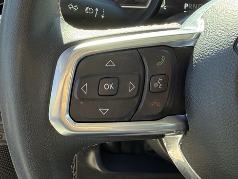 Used 2025 Jeep Wrangler Unlimited Sahara image 17