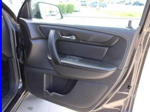Used 2017 Chevrolet Traverse LT FWD image 19