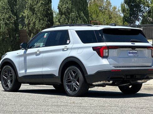 New 2026 Ford Explorer ST-Line w/ ST-Line Street Pack RWD image 7
