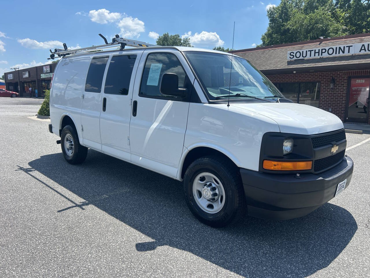 Used 2017 Chevrolet Express 2500 RWD image 5