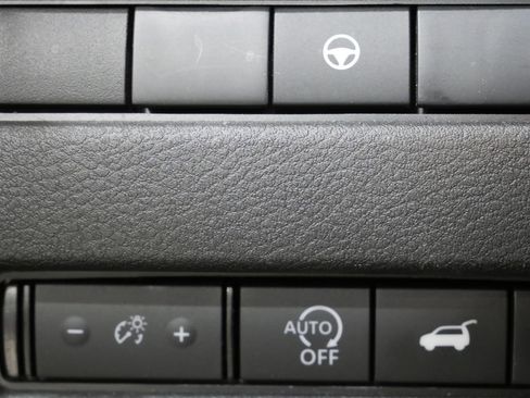 Used 2025 Nissan Rogue SV image 14