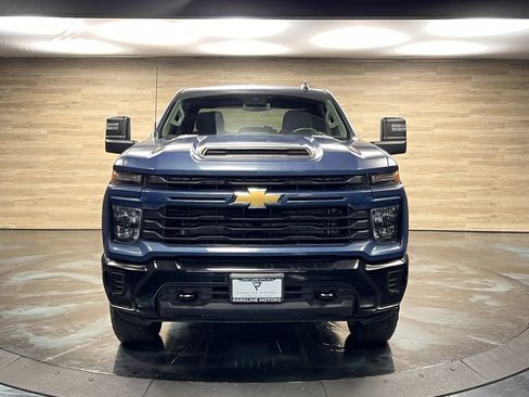 Used 2024 Chevrolet Silverado 2500 Custom w/ Custom Value Package image 10