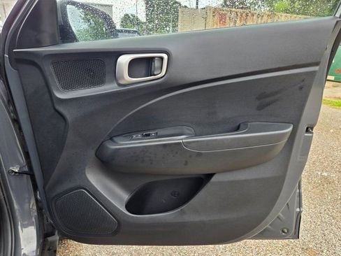 Used 2025 Hyundai Venue SEL FWD image 27