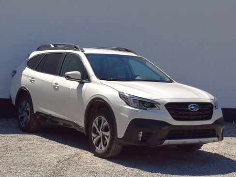 Used 2020 Subaru Outback Limited w/ Popular Package #2 AWD/4WD image 1