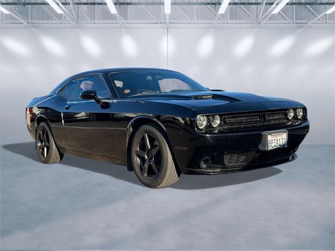 Used 2016 Dodge Challenger SXT image 14