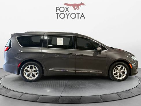 Used 2020 Chrysler Pacifica Limited image 7