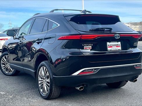 Used 2021 Toyota Venza XLE image 11
