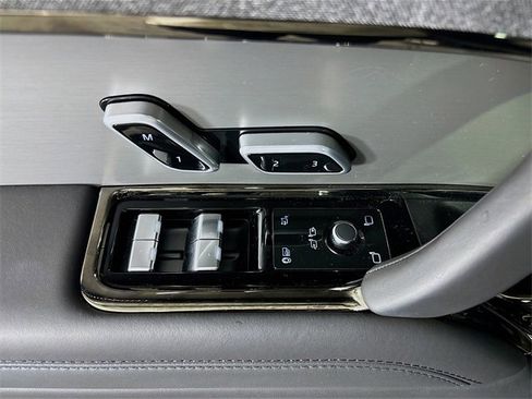 Used 2025 Land Rover Range Rover Sport SE image 19